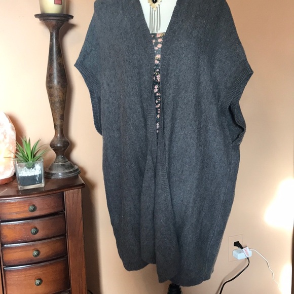 gray over sized sweater - Picture 2 of 4